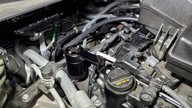 J&L 17-23 Honda CRV 1.5L Turbo Passenger Side Oil Separator 3.0 - Black Anodized 3112P-B 3112P-B Photo - Close Up
