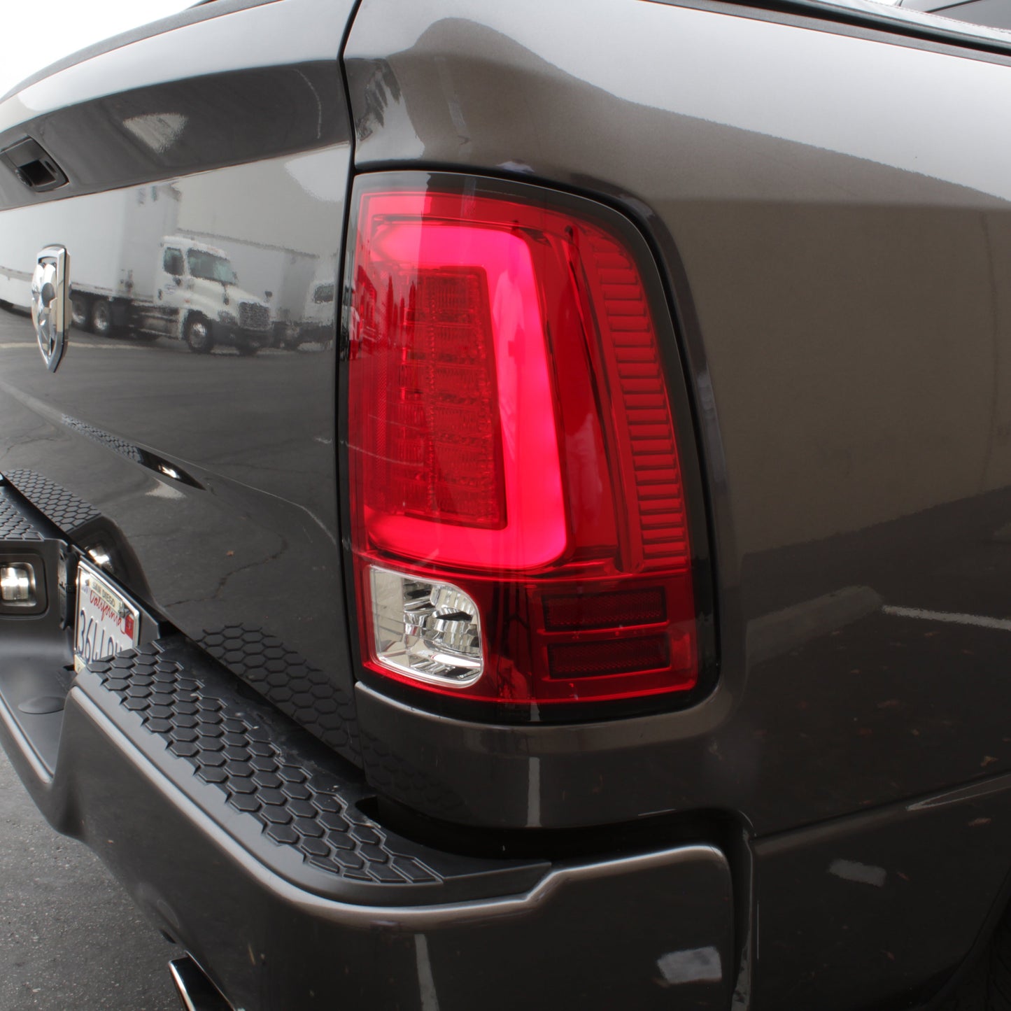 Spyder 09-16 Dodge Ram 1500 Light Bar LED Tail Lights - Red Clear ALT-YD-DRAM09V2-LED-RC 5084040