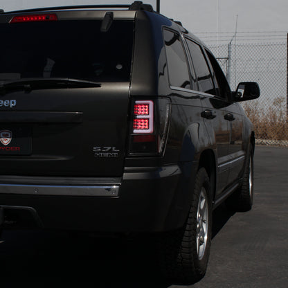 Spyder 07-10 Jeep Grand Cherokee Light Bar LED Tail Lights - Black Smoke ALT-YD-JGC07V2-LB-BSM 5086662