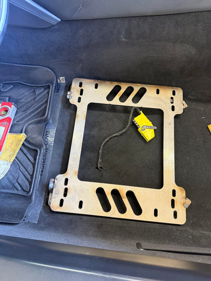 Planted Technology Seat Bracket- BMW i8 (2014-2020) - Driver / Left