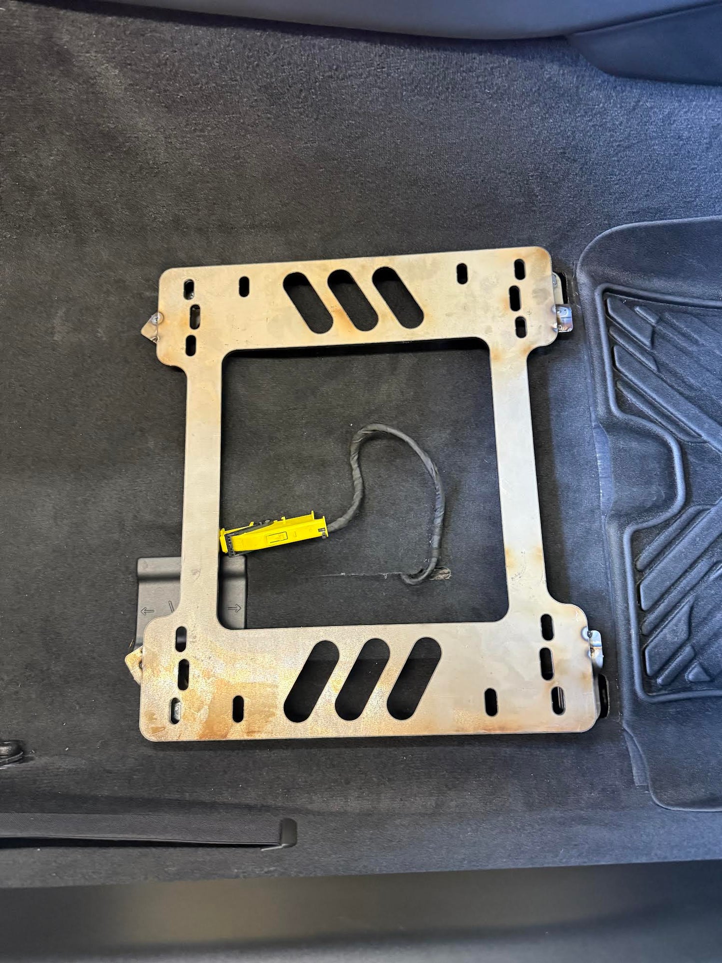 Planted Technology Seat Bracket- BMW i8 (2014-2020) - Passenger / Right