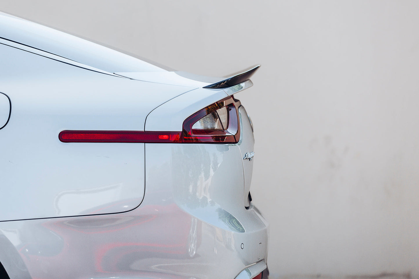 ARK 2018-2023 Kia Stinger Carbon Fiber Rear Spoiler B-Style