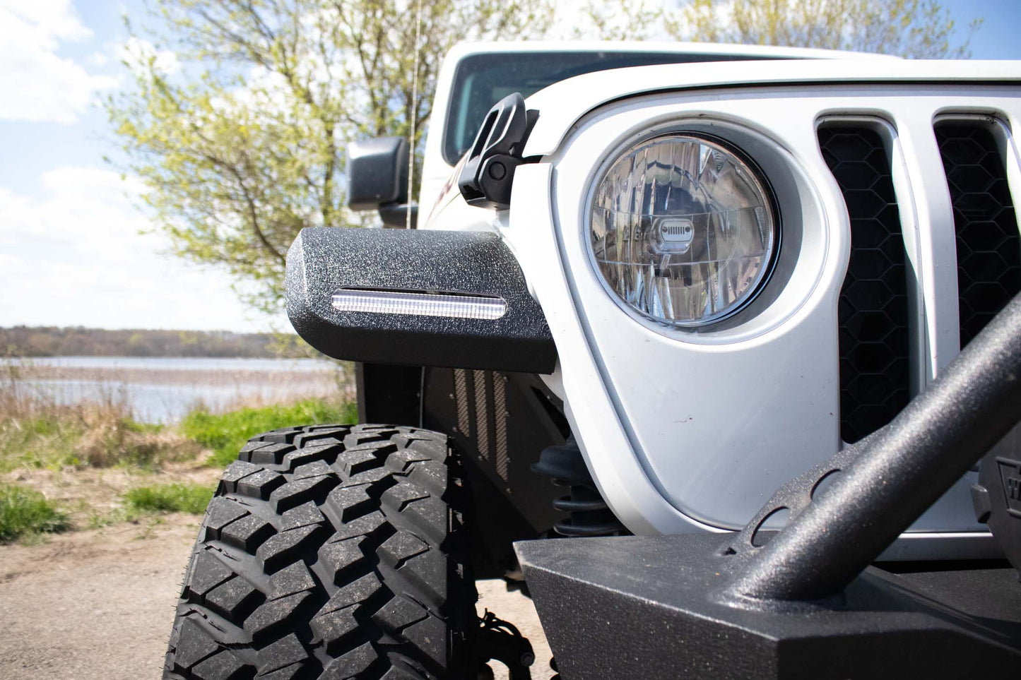 Fishbone Offroad 2018+ Jeep JL & 2020+ JT 7in Turn Signal & Side Marker Lights and Brackets FB31456