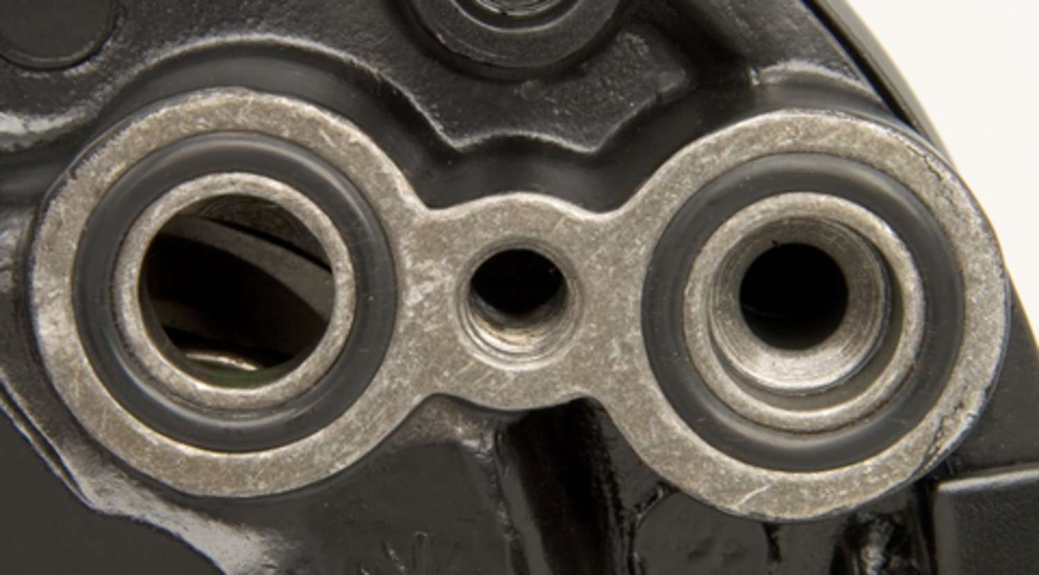 Four Seasons Reman R4 Lightweight Compressor w/ Clutch 57735