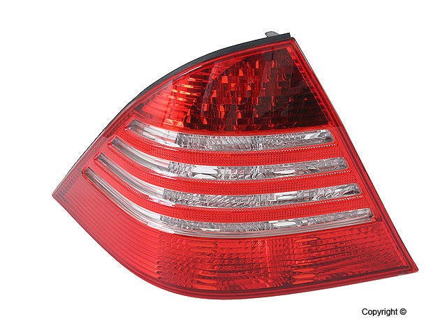 Genuine Parts Company Tail Light