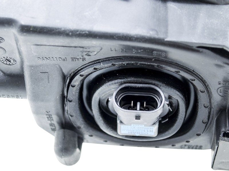 Hella 03-06 Mercedes E320 Sedan OE Replacement Fog Light Assembly - Left 008275031