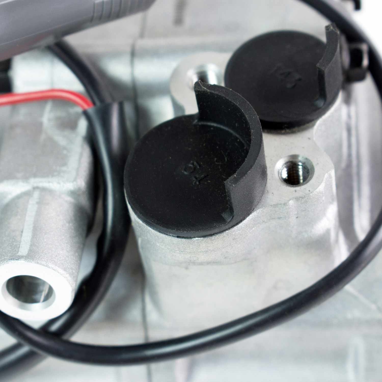 Mando A/C Compressor 10A1437