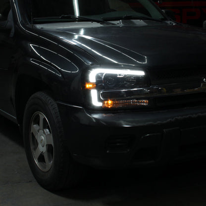 SPYDER xTune 02-09 Chevrolet Trailblazer Projector Headlights Light Bar DRL - Black (PRO-JH-CTB02-LBDRL-BK) 9050749