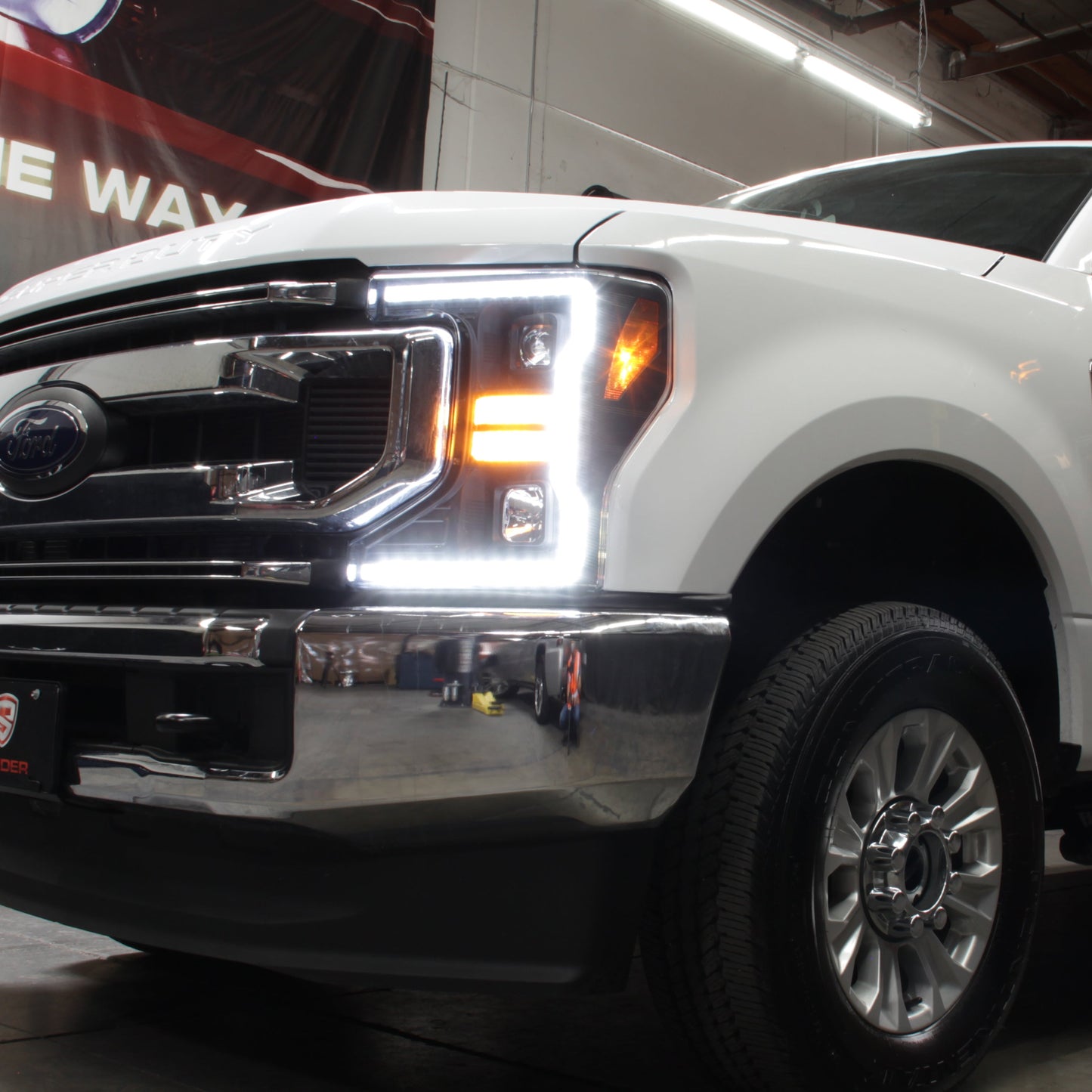 SPYDER Signature 20-22 Ford F250/F350 (Halogen) Proj. Headlights - Black (PRO-YD-FS20HALSI-SEQ-BK) 5088628