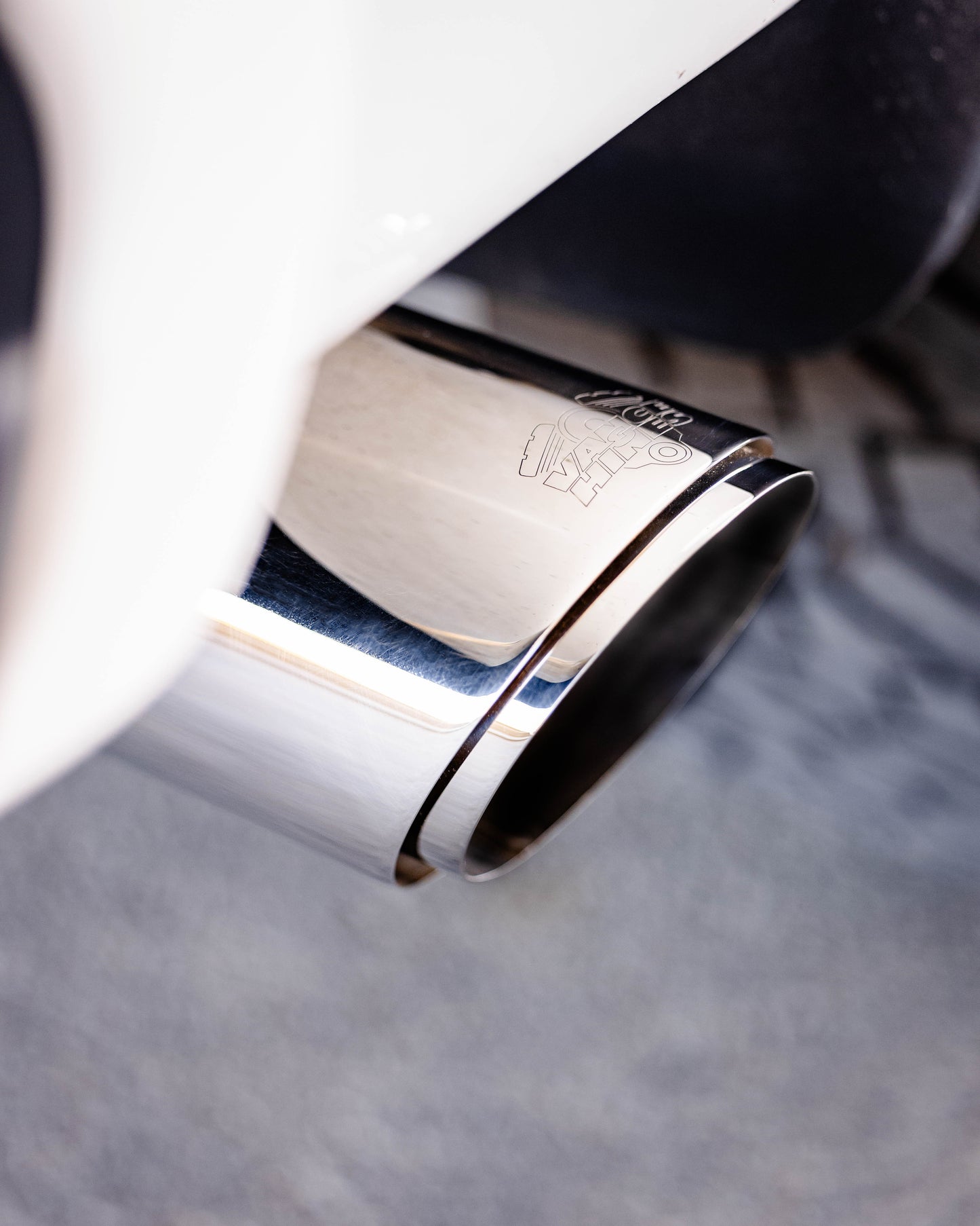Vance and Hines Vance & Hines 5inX6.5inX16in Universal Exhaust Tip Twin Slash 26914