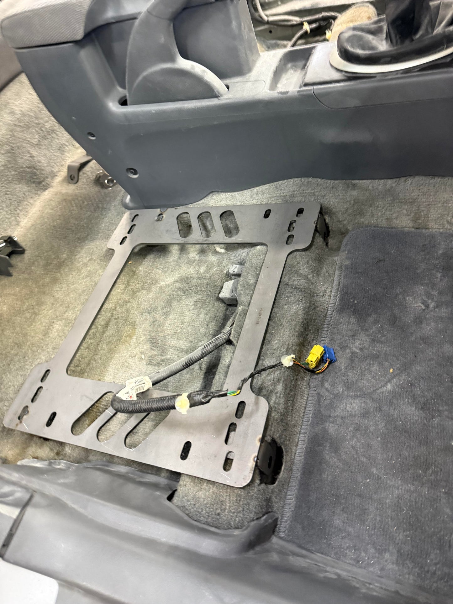 Planted Technology Seat Bracket- Honda Civic [7th Generation Excluding Si] (2000-2004) - Passenger / Right