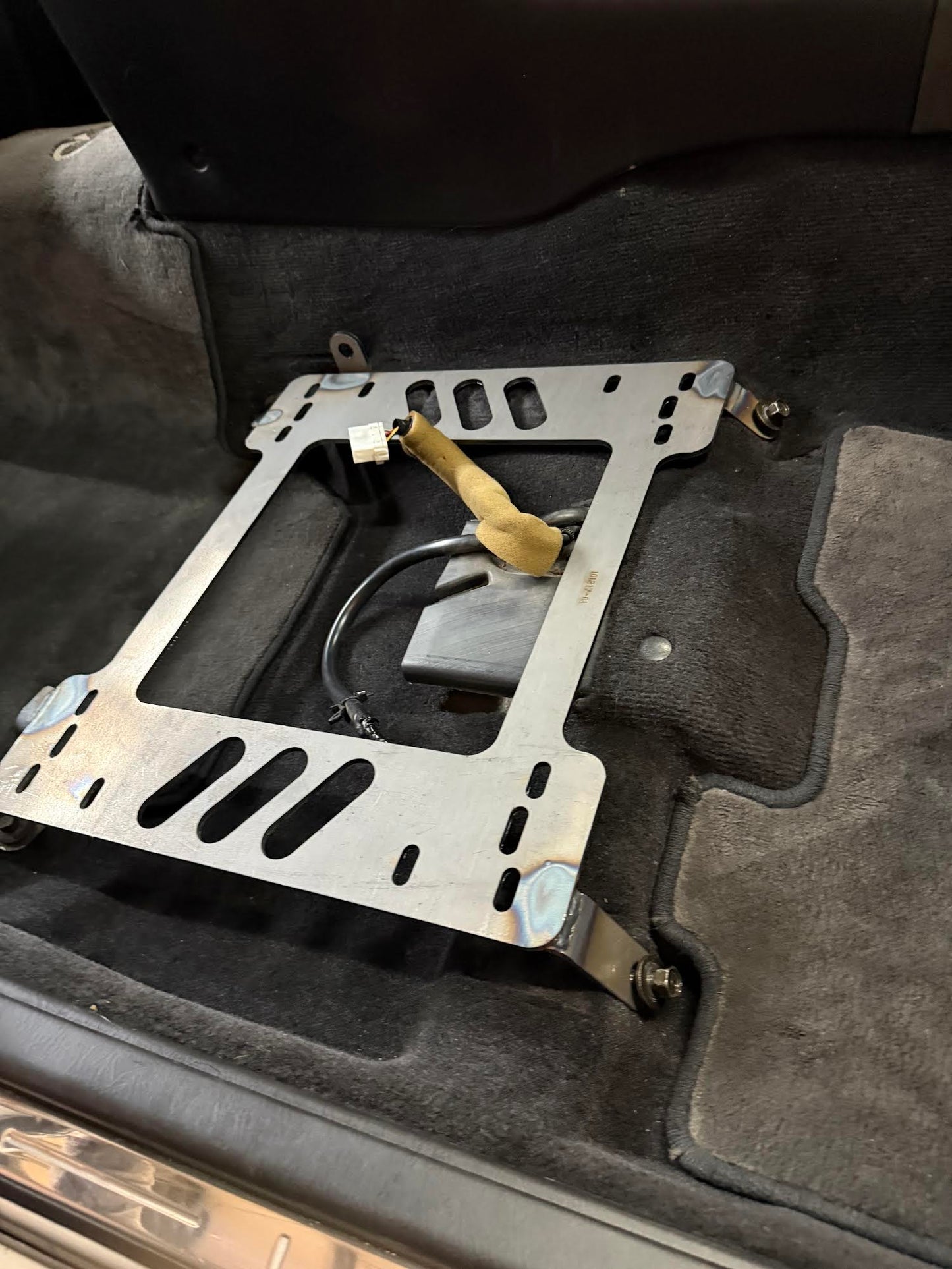 Planted Technology Seat Bracket- Infiniti Q45 [2nd Generation / Y33 Chassis] (1997-2001) - Passenger / Right