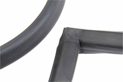 URO Trunk Lid Seal 1087500077