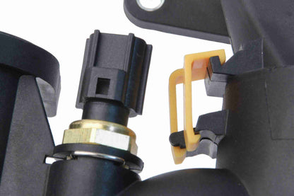 URO Engine Coolant Thermostat / Water Inlet Assembly LR005631