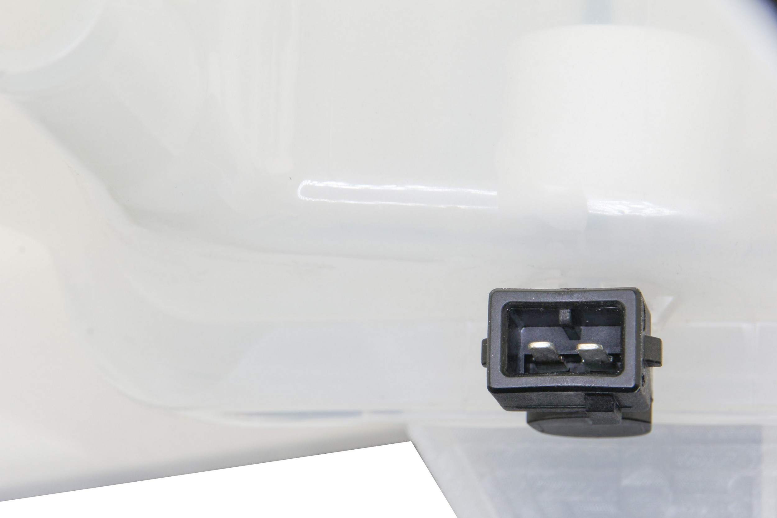 URO Engine Coolant Reservoir LR023080