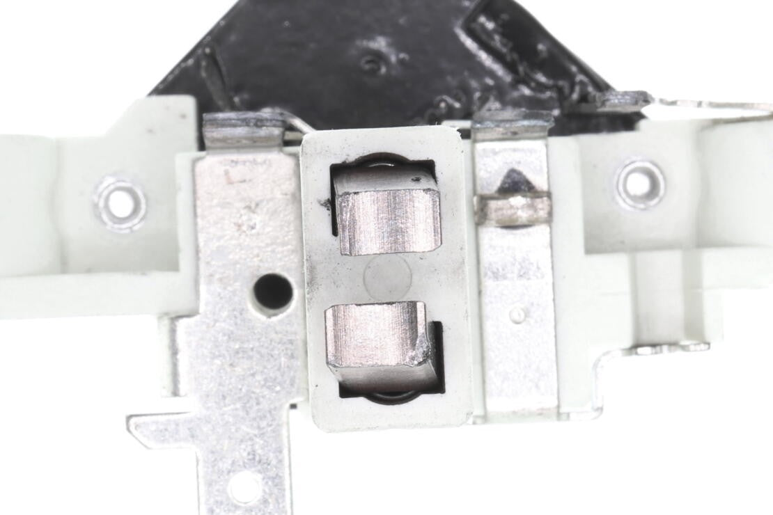 VEMO Voltage Regulator V10-77-0017