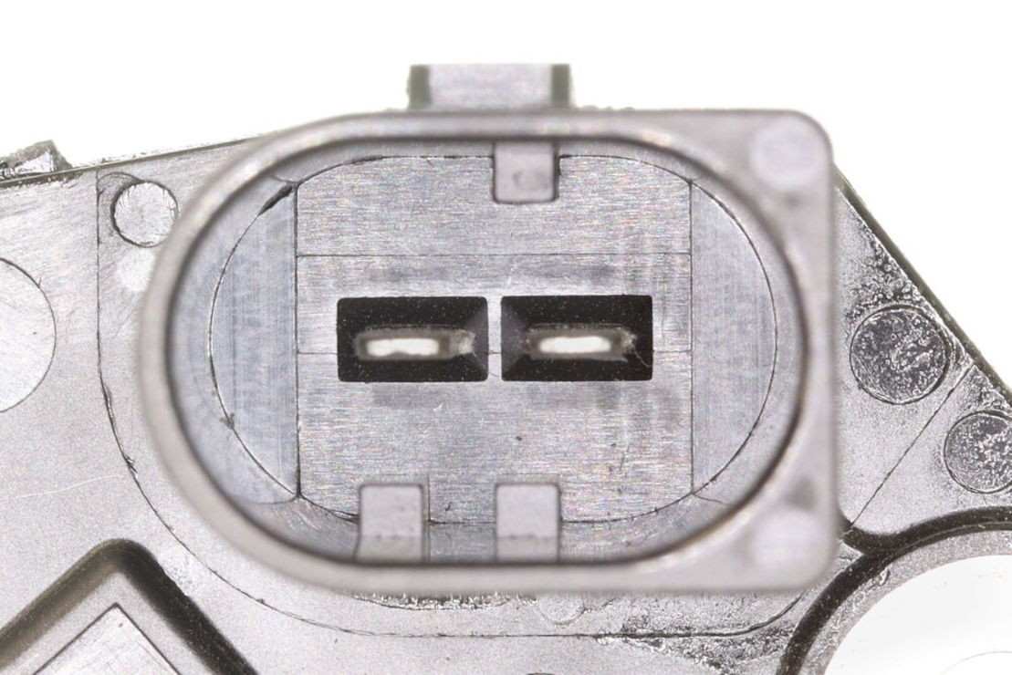 VEMO Voltage Regulator V10-77-1019