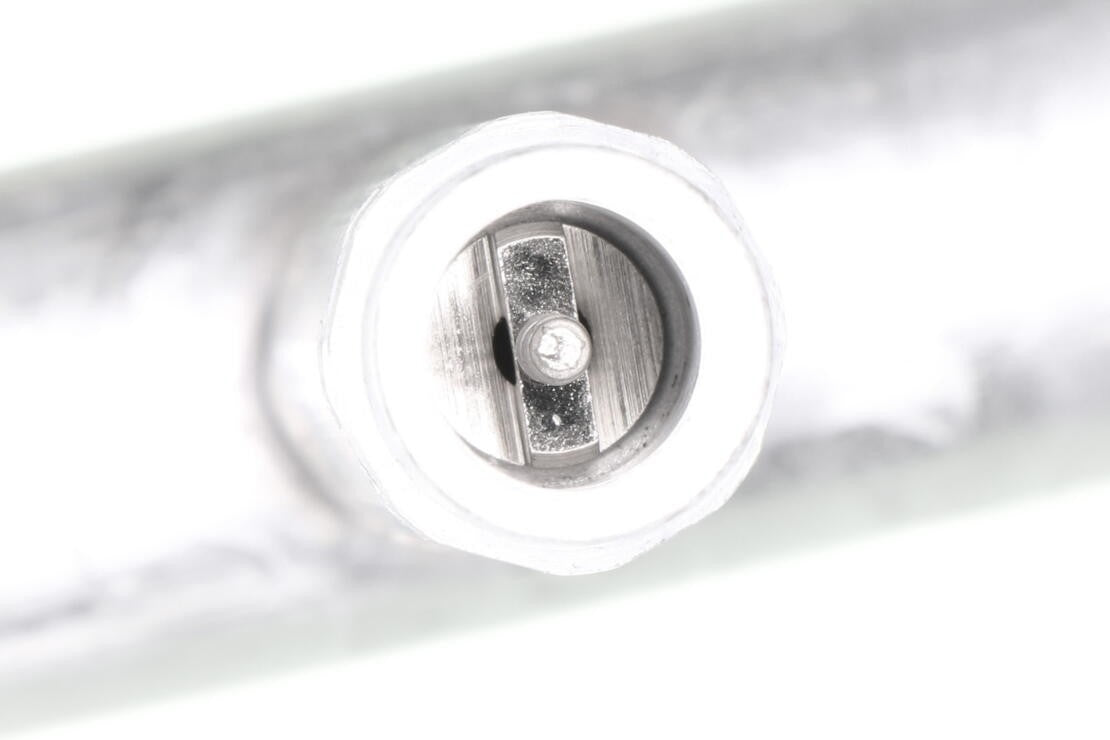 VEMO A/C Refrigerant Suction Hose V15-20-0004