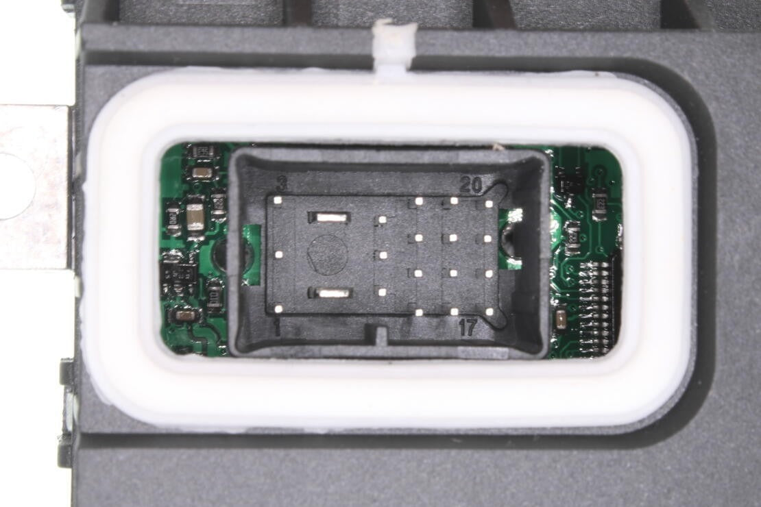 VEMO High Intensity Discharge (HID) Lighting Ballast V20-73-0179