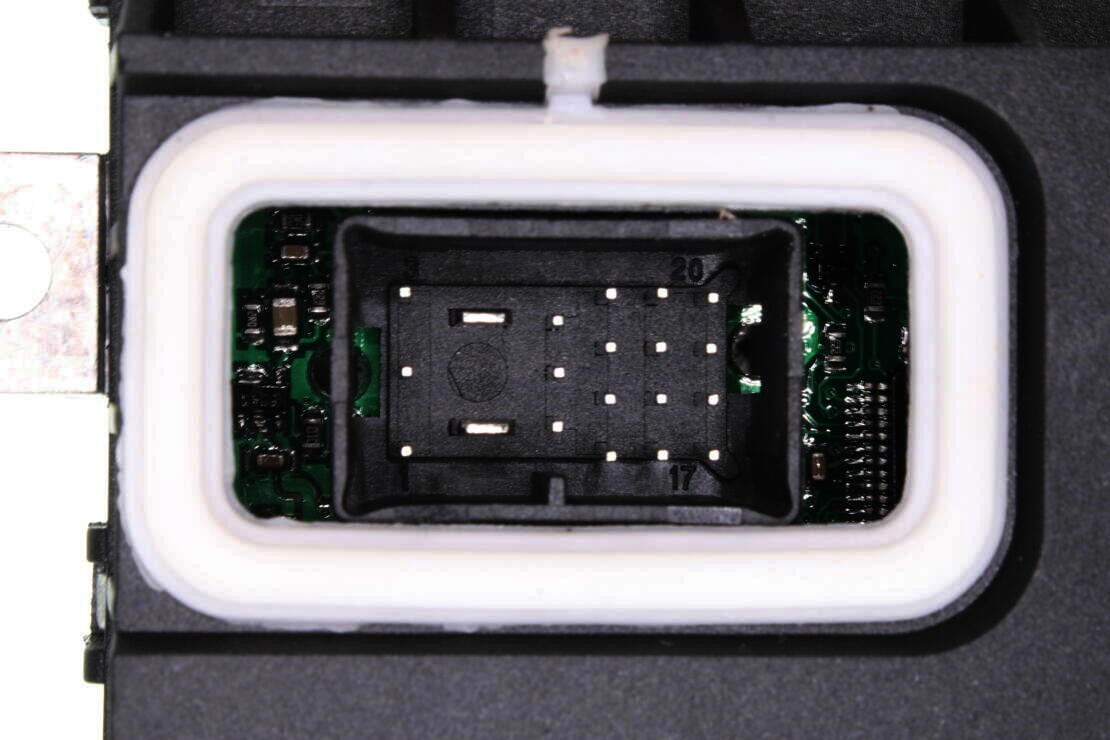 VEMO High Intensity Discharge (HID) Lighting Ballast V20-73-0179