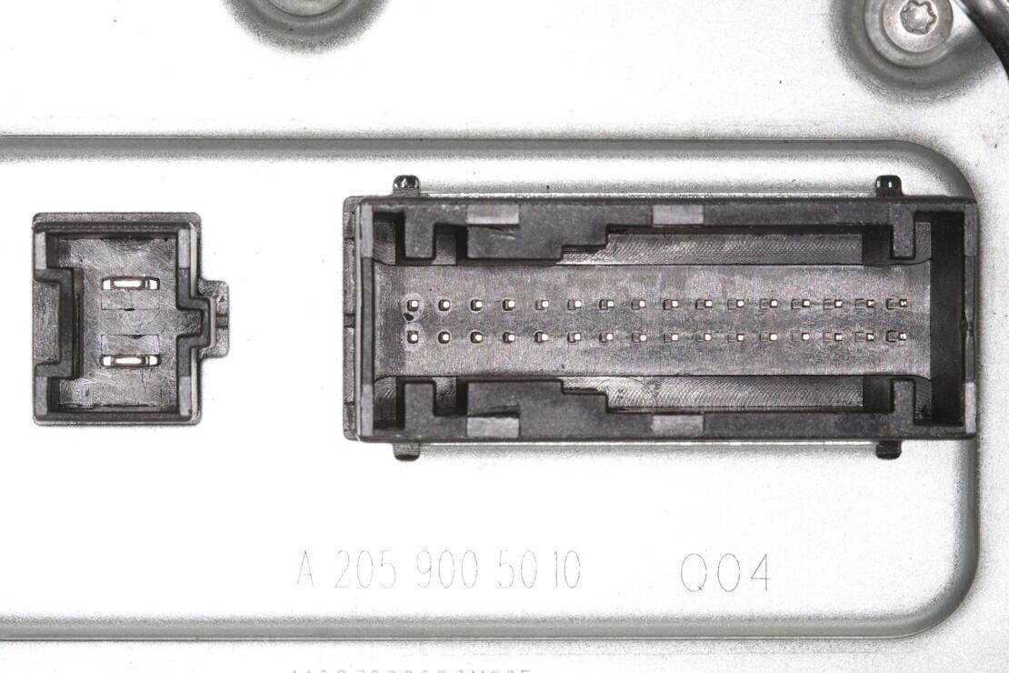 VEMO High Intensity Discharge (HID) Lighting Ballast V30-73-0318
