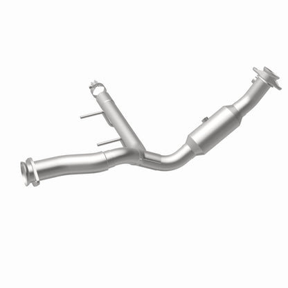 MagnaFlow Ford F-150 OEM Grade Federal / EPA Compliant Direct-Fit Catalytic Converter 21-470 360 Degree Image Set