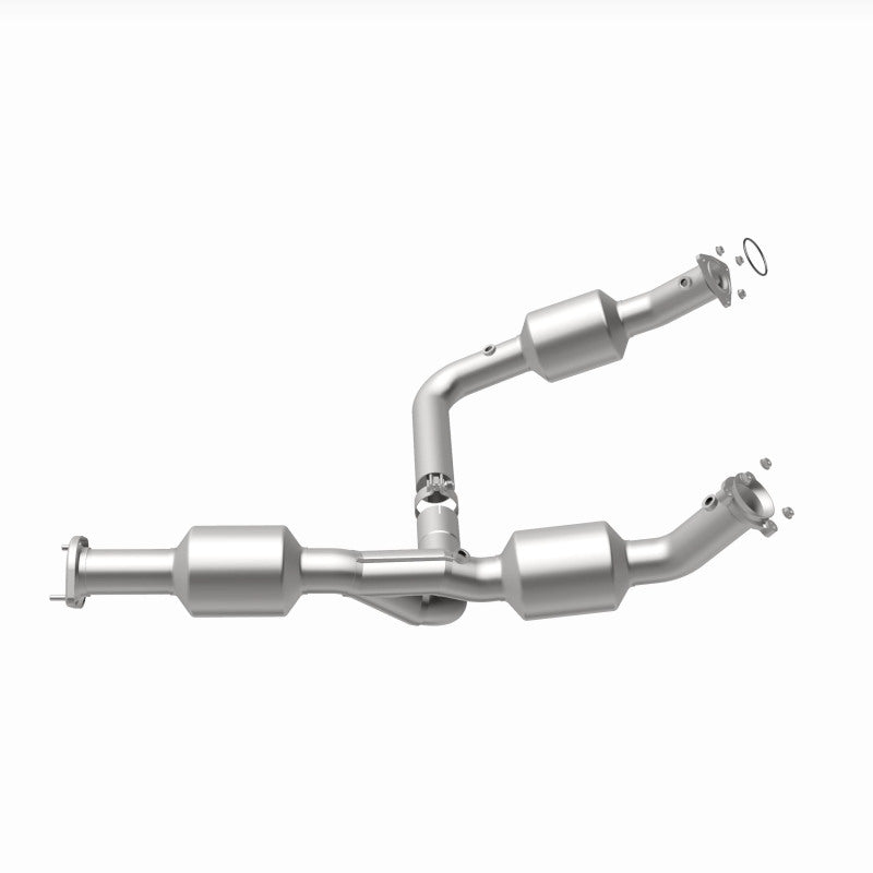 Magnaflow 18-20 Chevrolet Express 2500 Single Underbody 4.3L Direct Fit Catalytic Converter 280210 280210 360 Degree Image Set