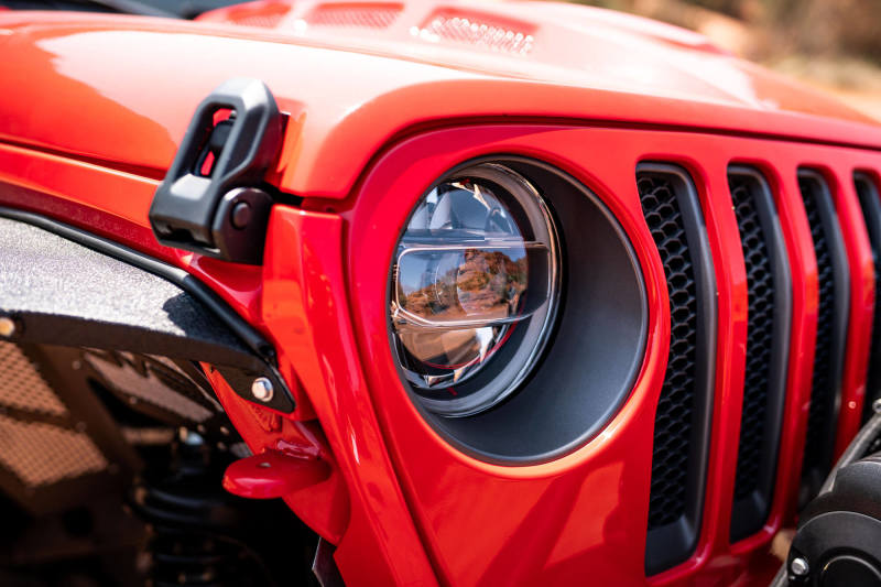 DV8 Offroad 2018+ Jeep Wrangler JL/Gladiator LED Projector Headlights HLCJL-01 HLCJL-01 Photo - Mounted