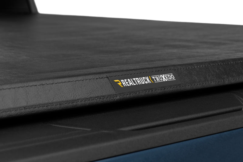 Truxedo 2020 GMC Sierra & Chevrolet Silverado 2500HD & 3500HD 6ft 9in TruXport Bed Cover 273301 273301 Photo - Close Up