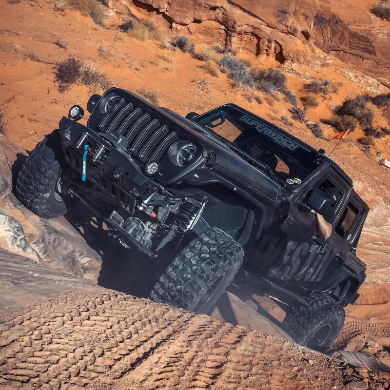 Superwinch 10000 LBS 12 VDC 3/8in x 85ft Wire Rope SX 10000 Winch 1710200 1710200 Photo - lifestyle view