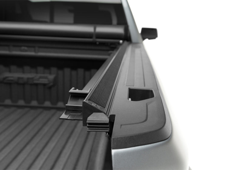 Truxedo 19-20 GMC Sierra & Chevrolet Silverado 1500 (New Body) 8ft Lo Pro Bed Cover 572801 572801 Photo - Close Up