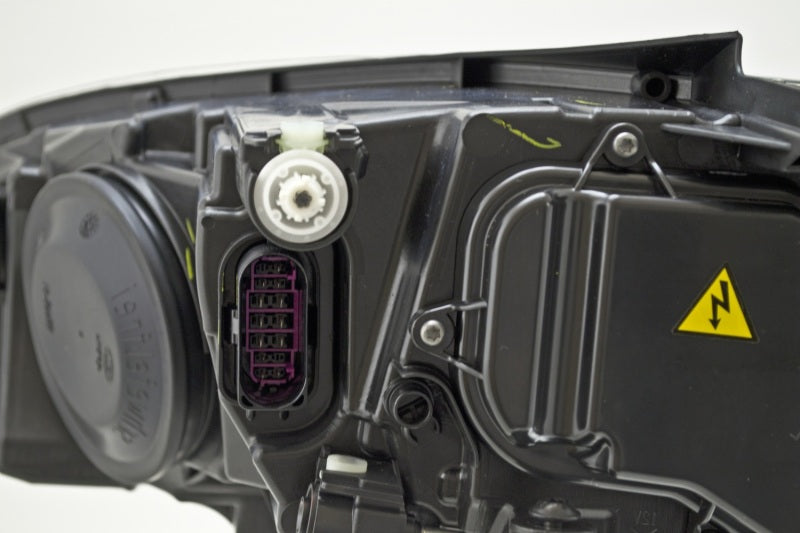 Hella 2013-2020 Volkswagen Golf Bi-Xenon Headlight Assembly 011956281 011956281 Photo - Unmounted