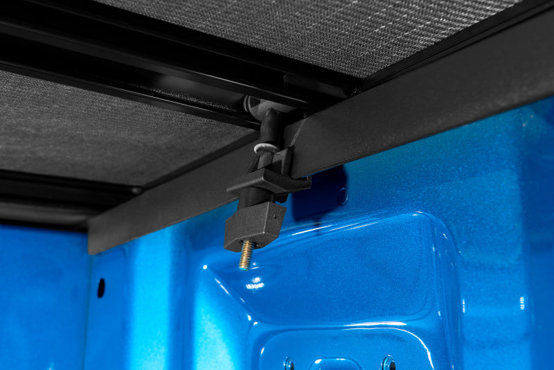 Lund 02-17 Dodge Ram 1500 (5.5ft. Bed) Genesis Elite Tri-Fold Tonneau Cover - Black 95865 95865 Photo - Close Up
