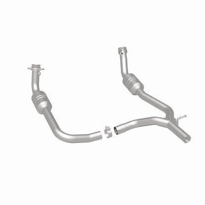 MagnaFlow Ford OEM Grade Federal / EPA Compliant Direct-Fit Catalytic Converter 52153 360 Degree Image Set