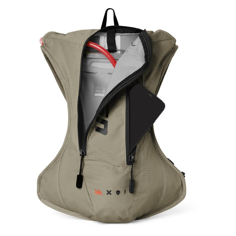 USWE Outlander Moto Hydration Pack 4L - Sand 204077021 204077021 User 1