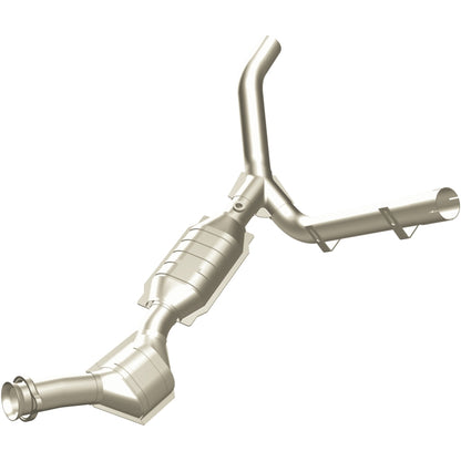 MagnaFlow Ford F-150 California Grade CARB Compliant Direct-Fit Catalytic Converter 447140 Photo - Primary