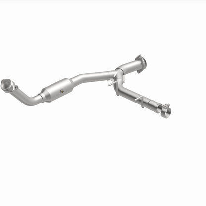 Magnaflow 05-06 Ford Expedition 5.4L Direct Fit Converter 4651411 4651411 360 Degree Image Set