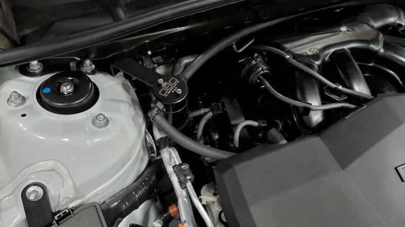J&L 18-23 Toyota Camry 3.5L V6 Oil Separator 3.0 Passenger Side - Black Anodized 3116P-B 3116P-B Photo - Close Up