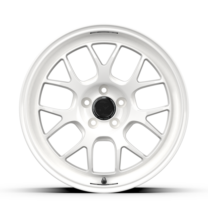 fifteen52 Apex RSR 18x9.5 5x114.3 38mm ET 73.1mm Center Bore Rally White RSARW-89554+38 RSARW-89554+38 User 1