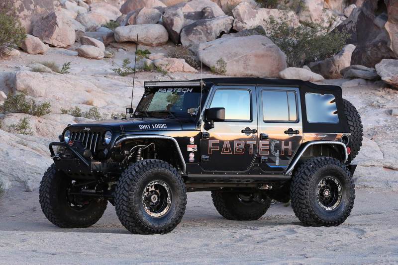 Fabtech 07-18 Jeep JK 4WD 4-Door 5in Crawler System w/DL 2.5 Resi Coilovers & Rear DL 2.25 Shocks K4078DL K4078DL Photo - lifestyle view