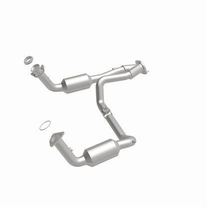 Magnaflow 04-06 Chevrolet Silverado 1500 5.3L Direct Fit Catalytic Converter 4651097 4651097 360 Degree Image Set
