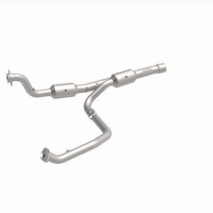 Magnaflow 14-18 2500 V8 6.4 OEM Underbody Direct Fit Converter 21-513 21-513 360 Degree Image Set