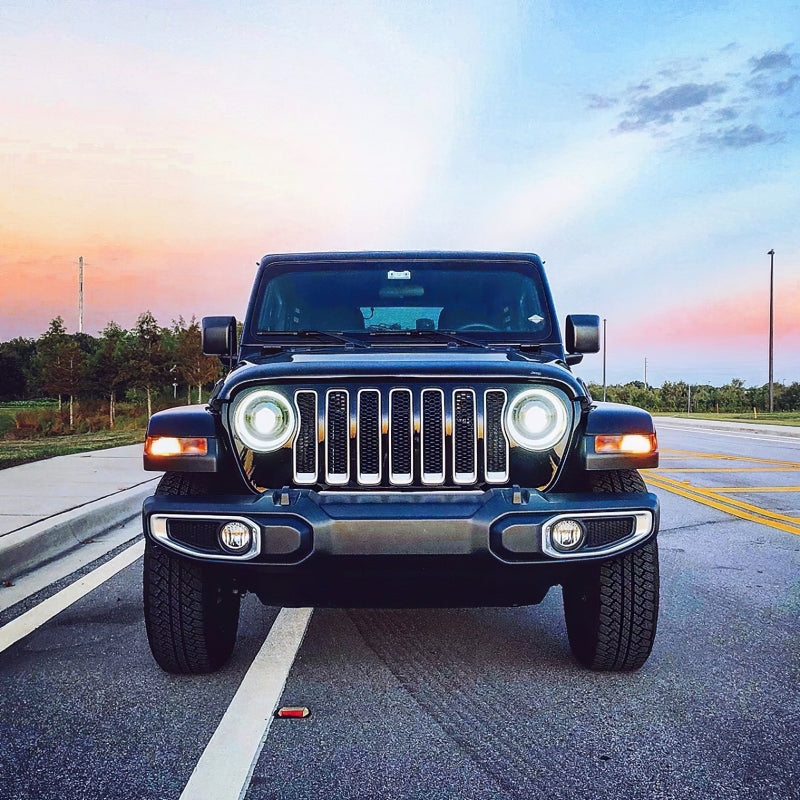 ORACLE Lighting Oracle Jeep JL/Gladiator JT Oculus Switchback Bi-LED Projector Headlights - Amber/White Switchback 5839-023 5839-023 Photo - lifestyle view