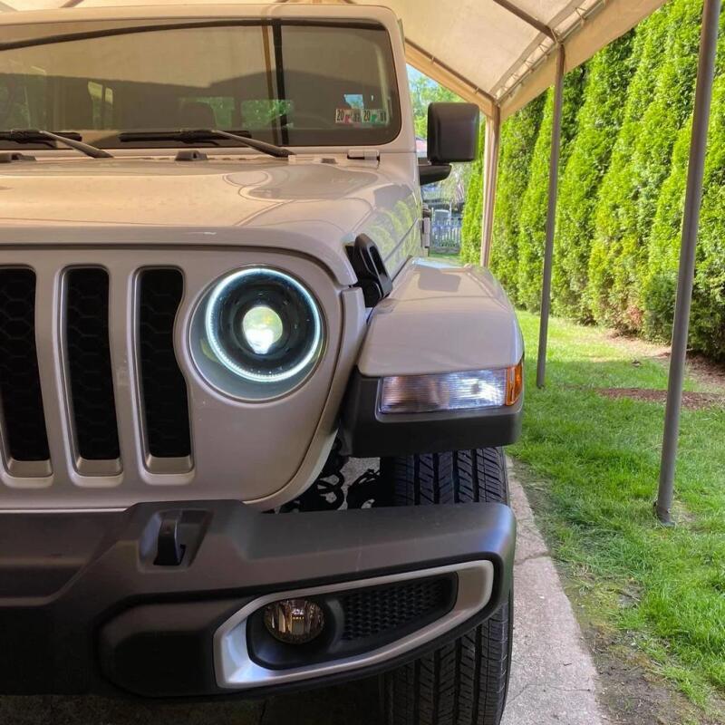 ORACLE Lighting Oracle 7443-CK LED Switchback High Output Can-Bus LED Bulbs - Amber/White Switchback 5111-023 5111-023 Photo - lifestyle view