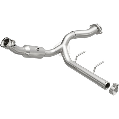 MagnaFlow Ford F-150 OEM Grade Federal / EPA Compliant Direct-Fit Catalytic Converter 21-470 Photo - Primary