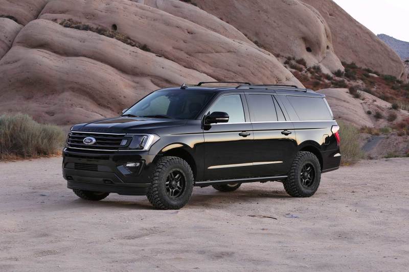 Fabtech 18-20 Ford Expedition 4WD 1.5in Leveling System FTL5211 FTL5211 Photo - lifestyle view