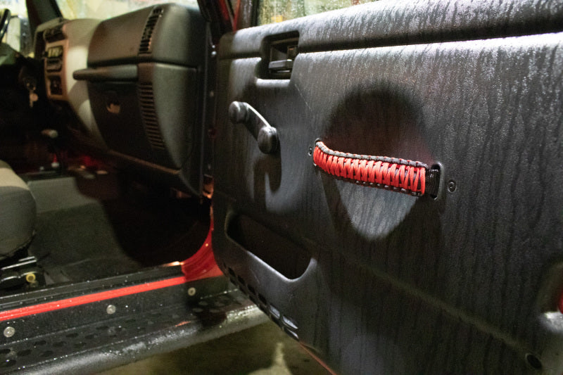 Fishbone Offroad 97-06 Jeep Wrangler Paracord Door Handles - Black/Red FB55286 FB55286 Photo - lifestyle view