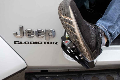 Fishbone Offroad 2007+ Jeep Wrangler/Gladiator Steel - Black Foot Peg Set FB21268 FB21268 Photo - lifestyle view