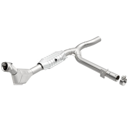 MagnaFlow Ford F-150 California Grade CARB Compliant Direct-Fit Catalytic Converter 447136 Photo - Primary