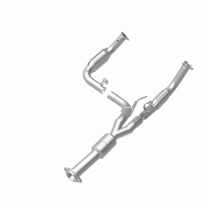 MagnaFlow OEM Grade Federal / EPA Compliant Direct-Fit Catalytic Converter 51812 360 Degree Image Set
